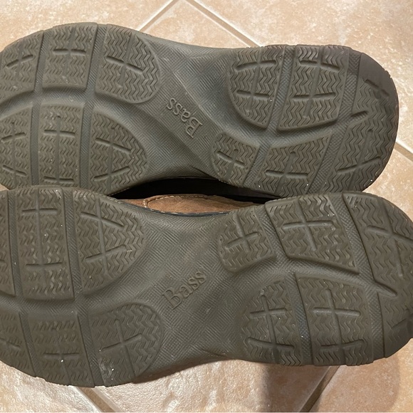 Gently used Bass men’s slip on shoe size 9 1/2 wide. - Picture 6 of 6